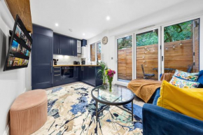 Modern 1 Bed Flat in Barnes near River Thames